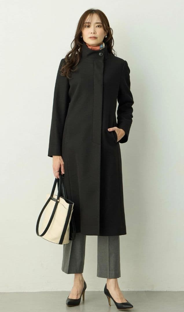 ウエストベルト付き黒ロングコート