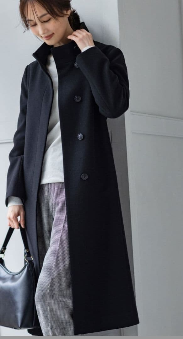 ウエストベルト付き黒ロングコート