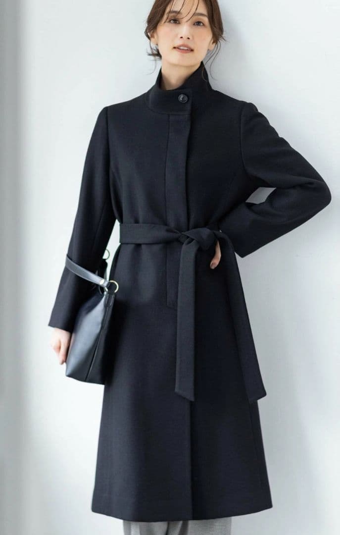 ウエストベルト付き黒ロングコート
