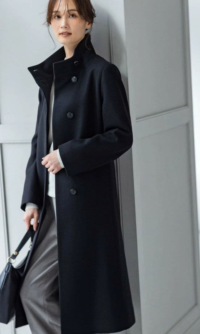 ウエストベルト付き黒ロングコート