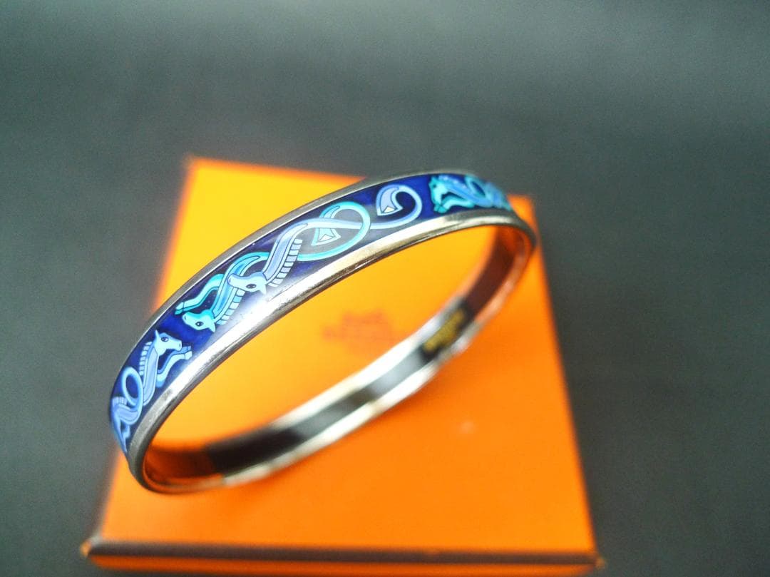 HERMES ネイビーシルバー馬模様 バングル