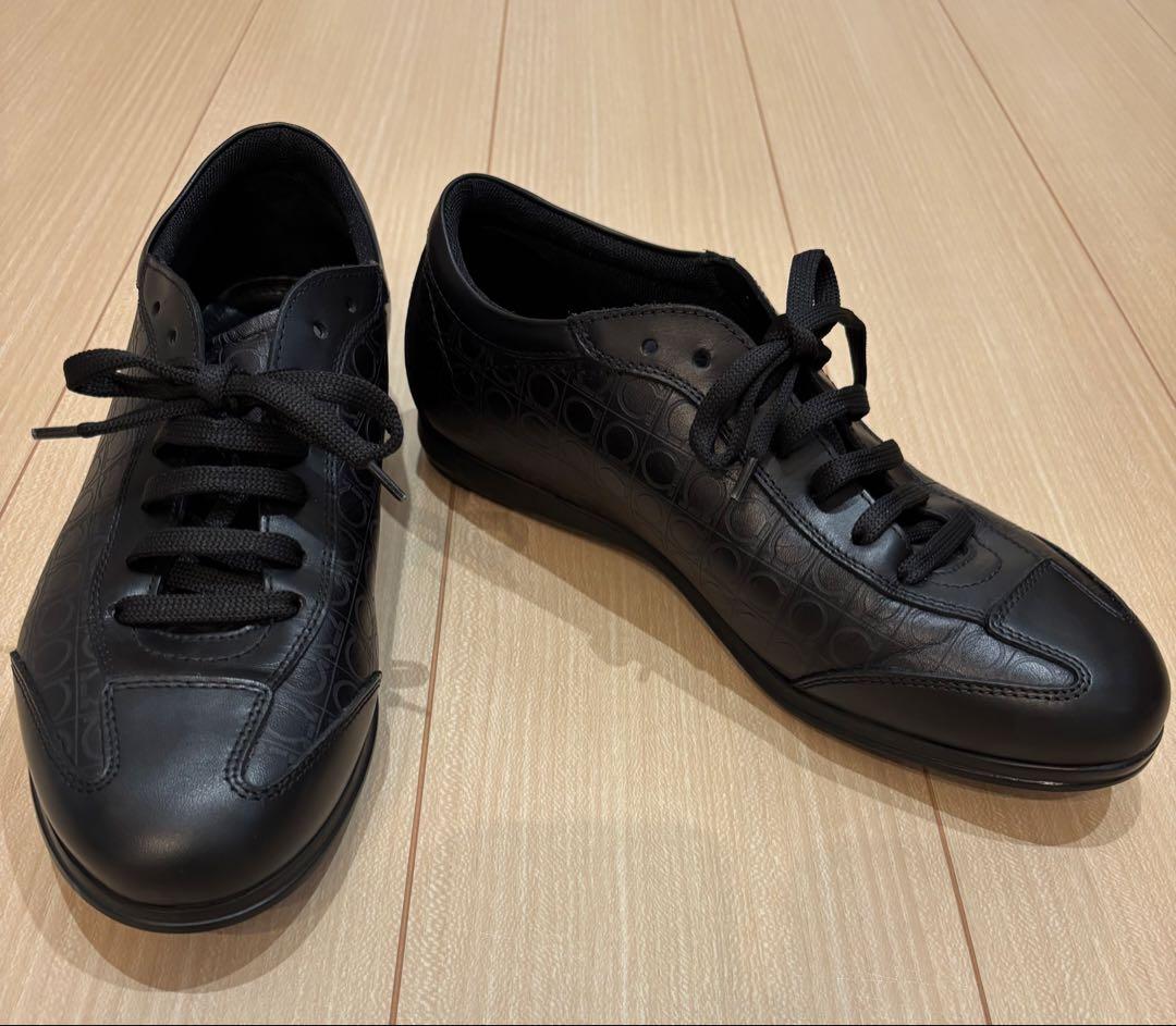 FERRAGAMO ブラックカジュアルシューズ
