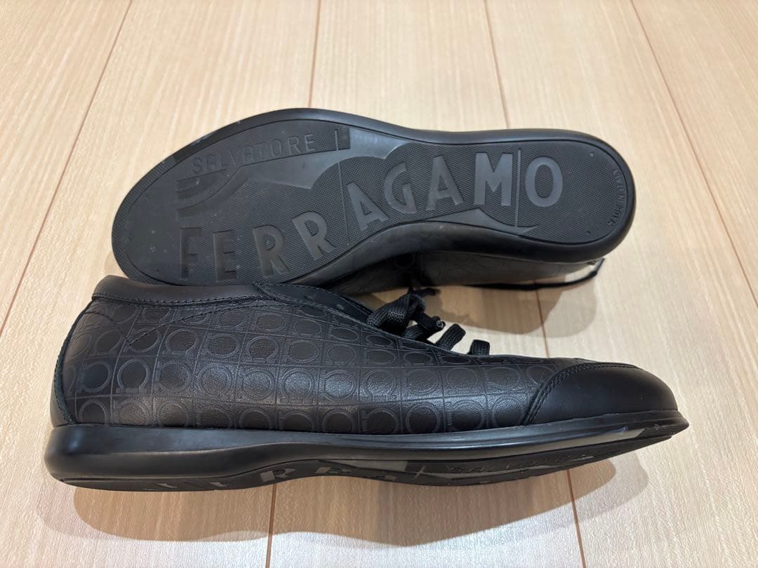 FERRAGAMO ブラックカジュアルシューズ