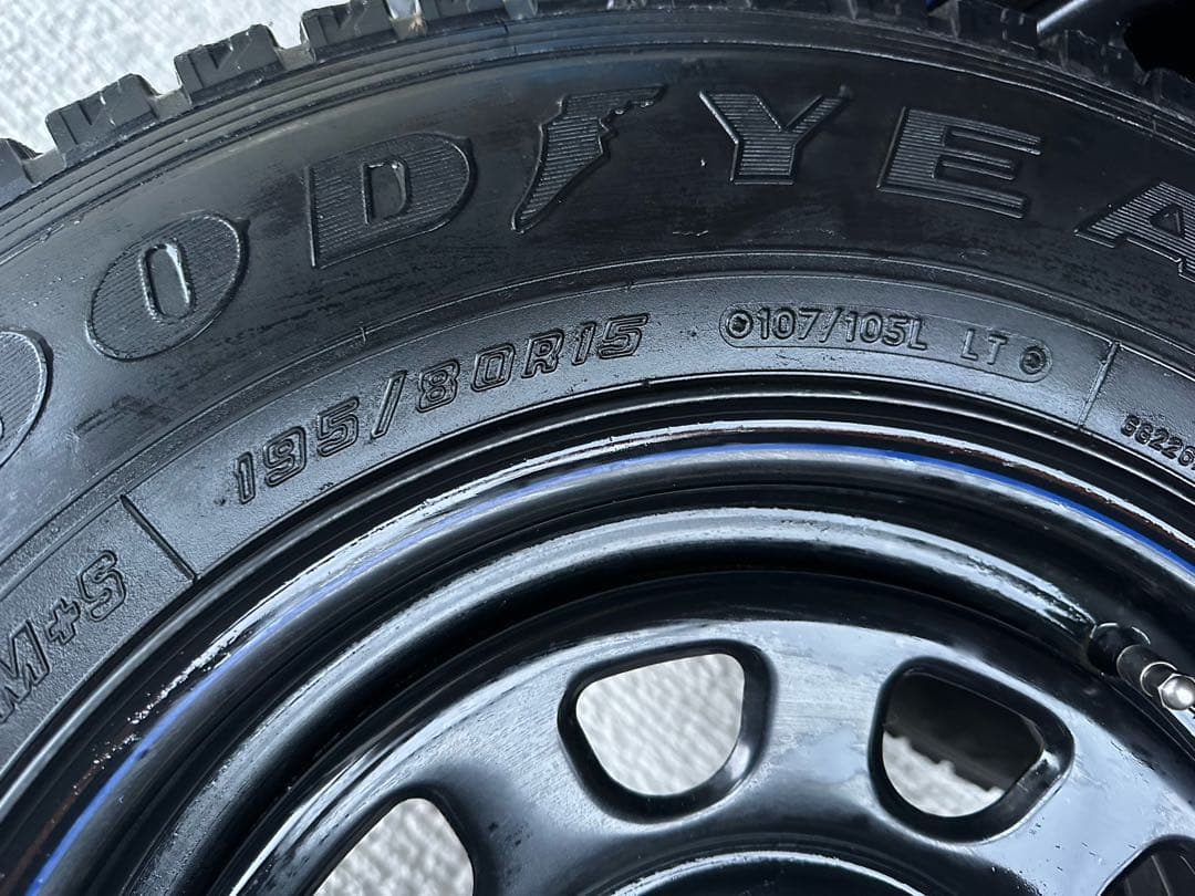 ハイエース200系対応 ホイール＆スタッドレスタイヤセット（デイトナ15インチ)