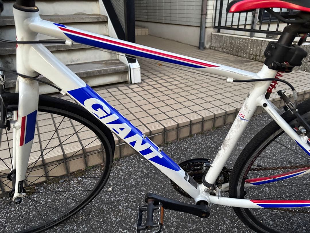 【ブータン】GIANT CROSTAR クロスバイク トリコロールカラー