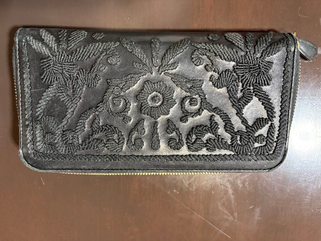 PRADA 黒 刺繍 長財布