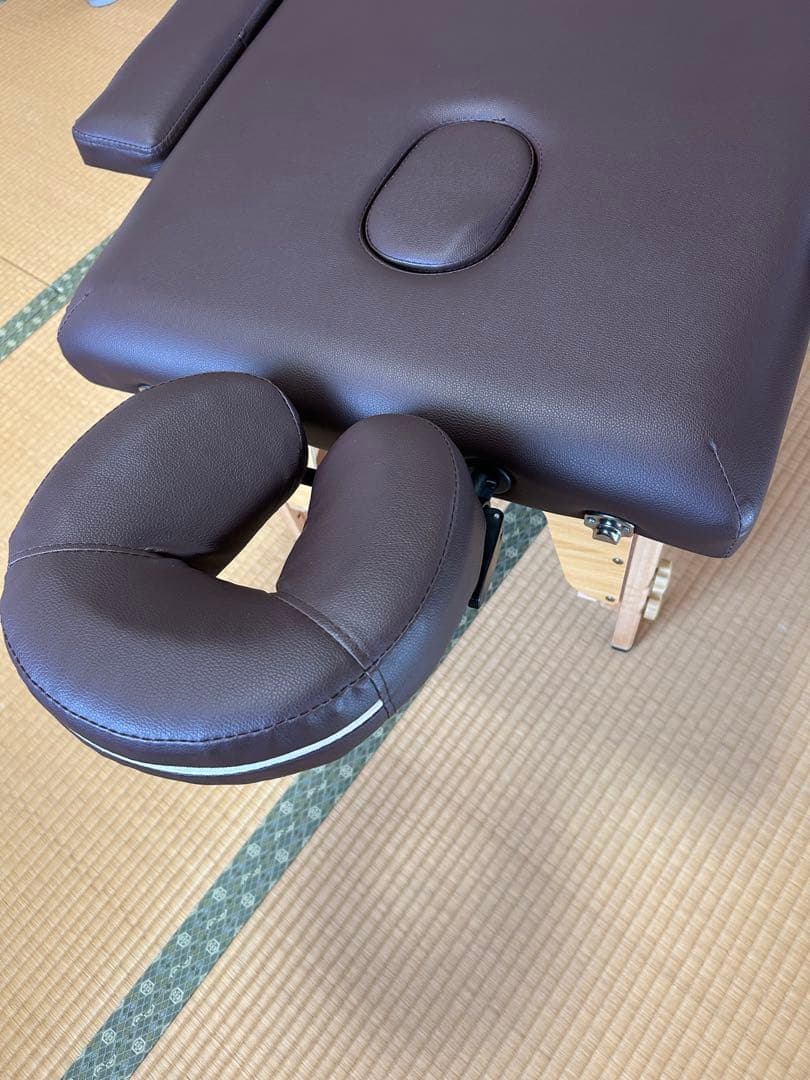 折りたたみ式施術ベッド