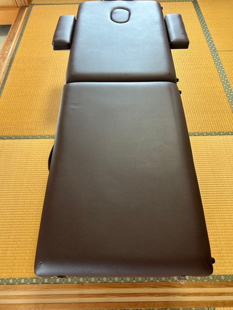 折りたたみ式施術ベッド
