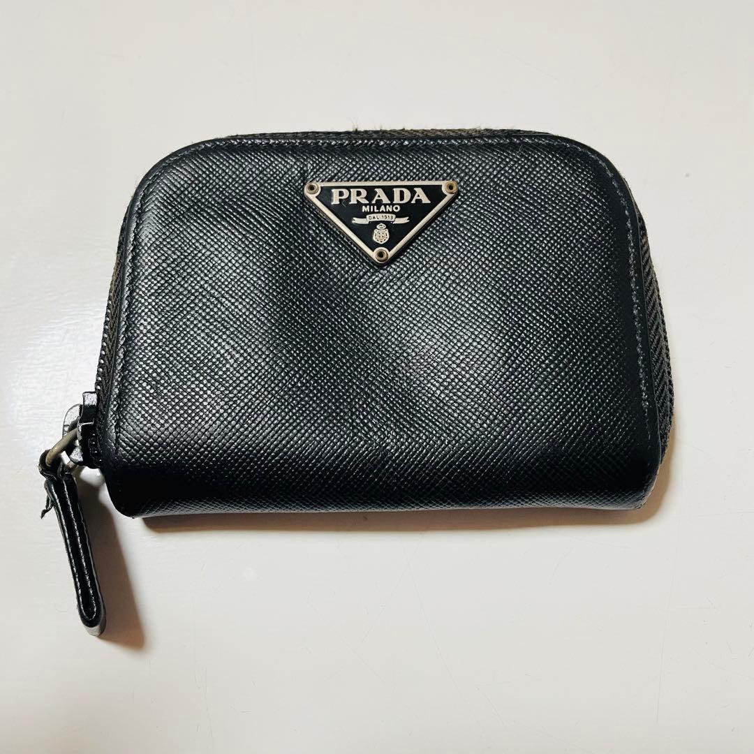 PRADA プラダ サフィアーノ ケース レザー ブラック ラウンドジップ