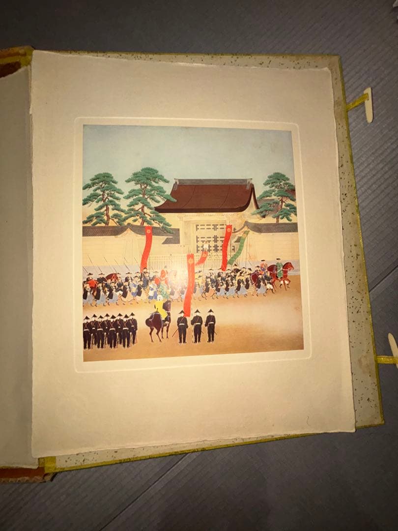 壁画集 金色の表紙