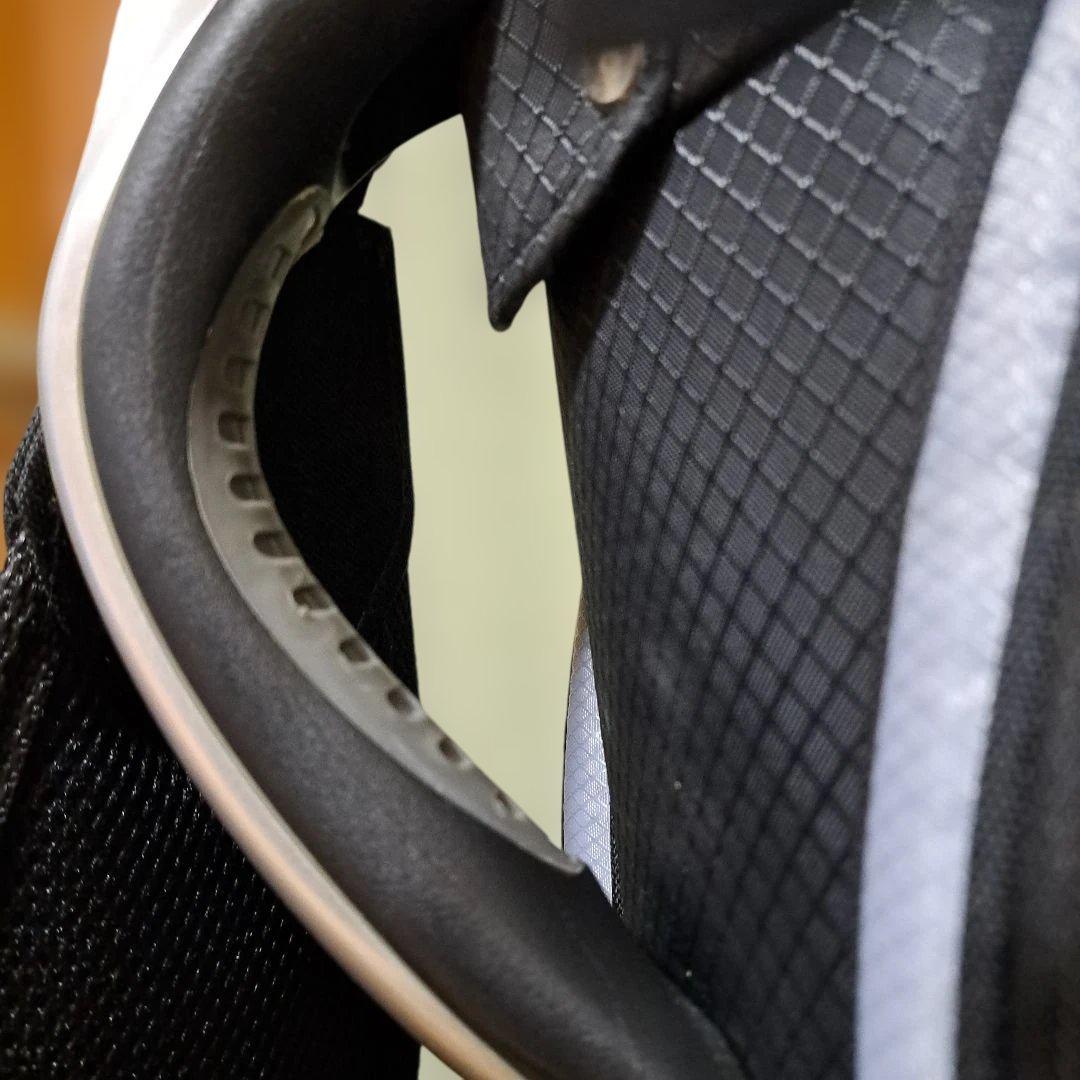 テーラーメイドRBZ ゴルフバッグ.フード付き。10インチ軽量モデル。