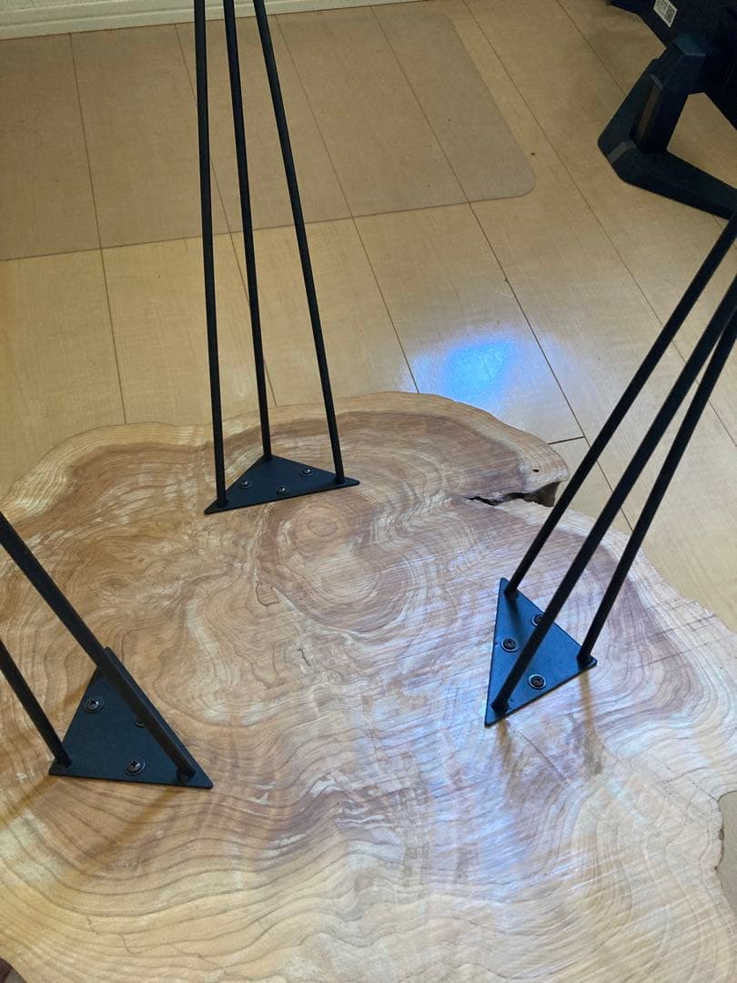 徳田製作所の輪切りの一枚板　コーヒーテーブル