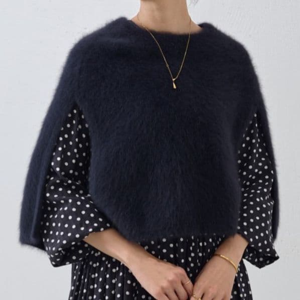 新品タグ付き　ビアズリー　ファーニットポンチョ