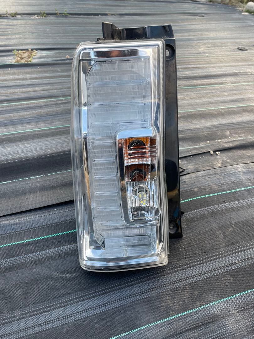 タントla600s テールランプ　左