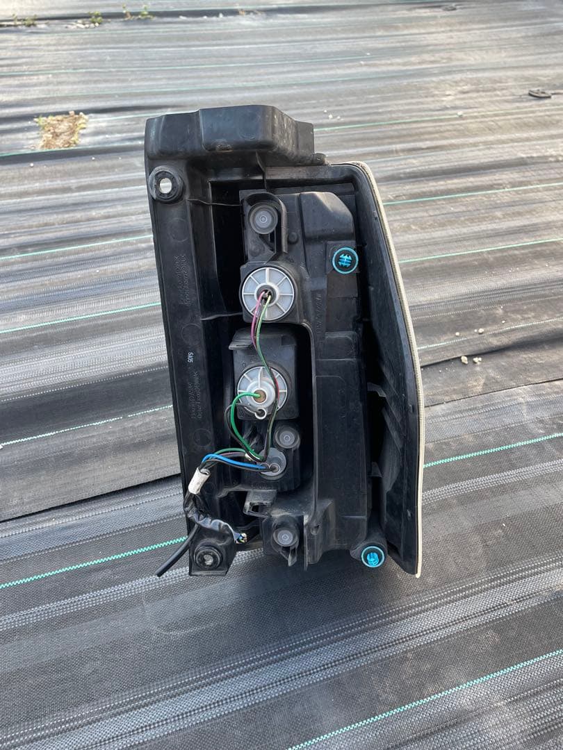 タントla600s テールランプ　左