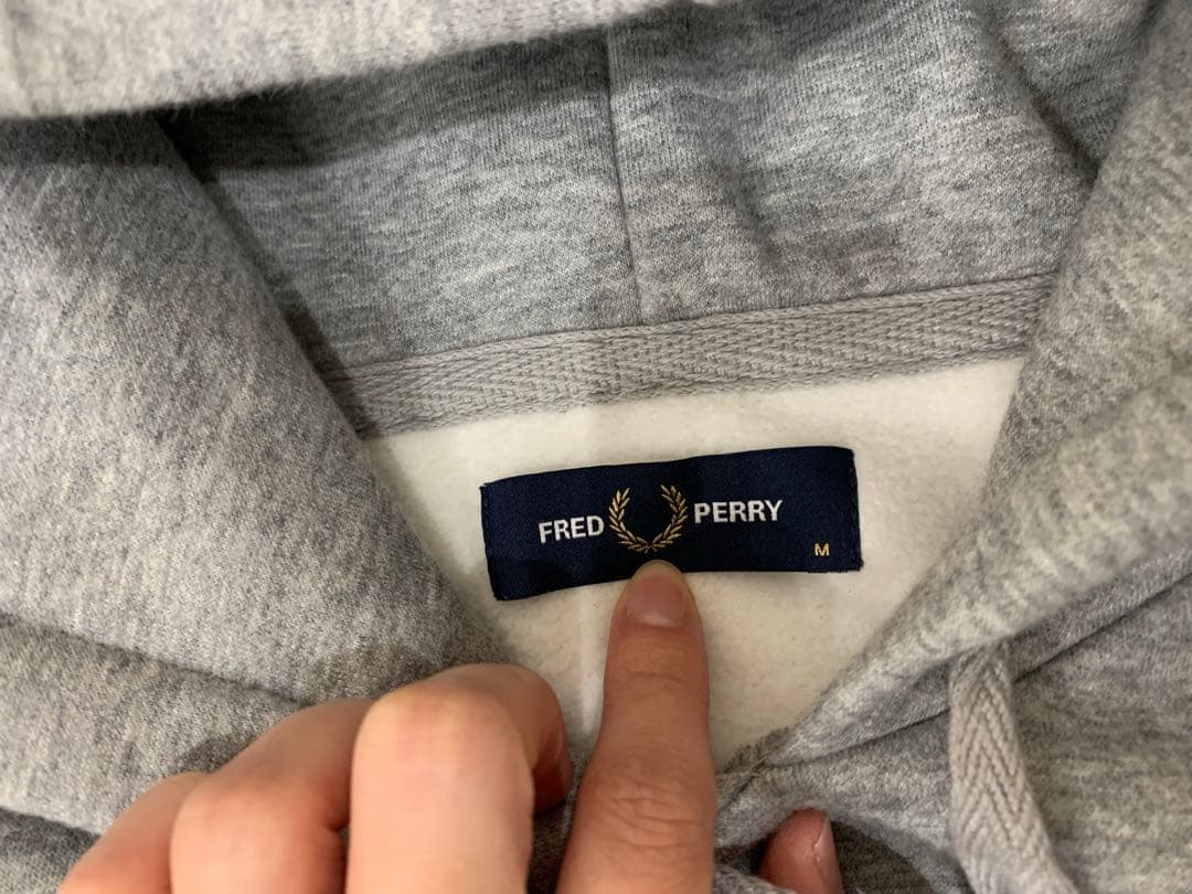 FRED PERRY 裏起毛スウェットパーカー グレー　スウェット
