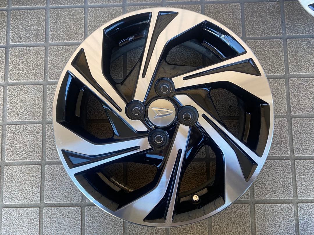 ダイハツタントカスタム　純正ホイール15インチ4本セット