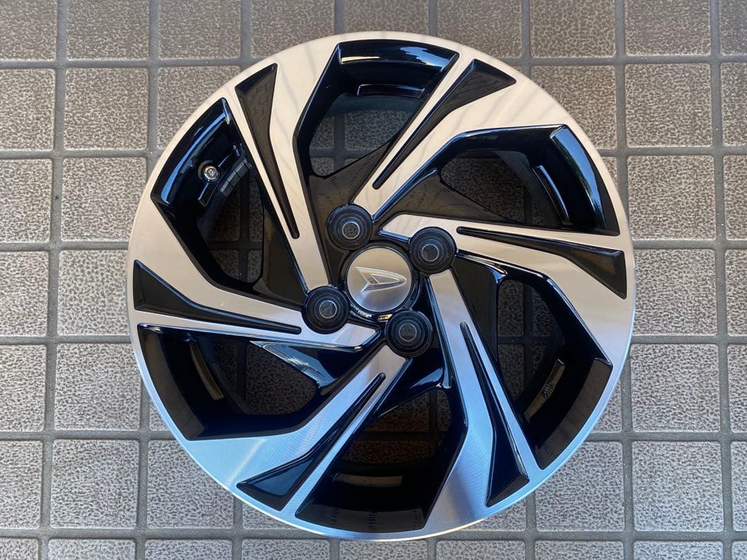 ダイハツタントカスタム　純正ホイール15インチ4本セット