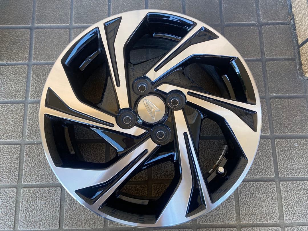 ダイハツタントカスタム　純正ホイール15インチ4本セット