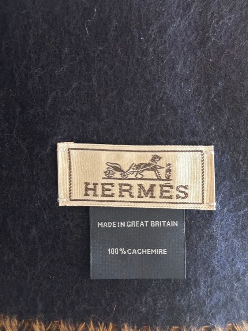 HERMÉS リバーシブルマフラー ネイビー/ブラウン 未使用品となります。