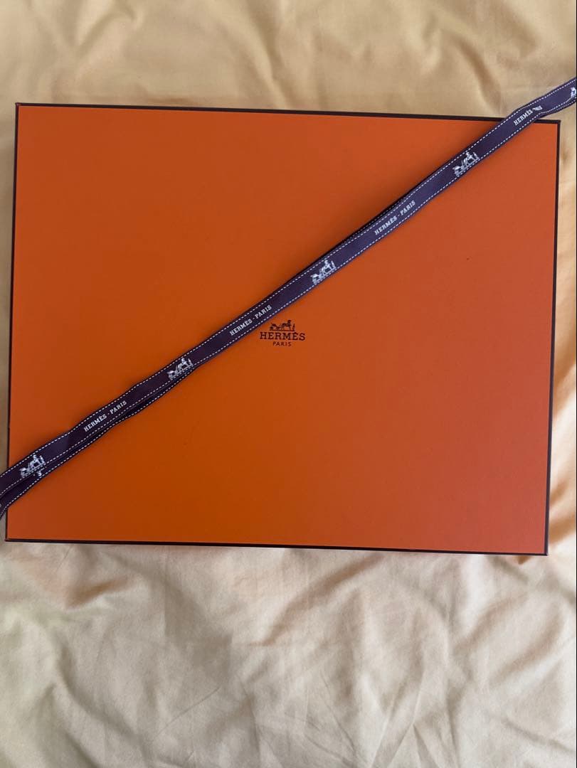 HERMÉS リバーシブルマフラー ネイビー/ブラウン 未使用品となります。