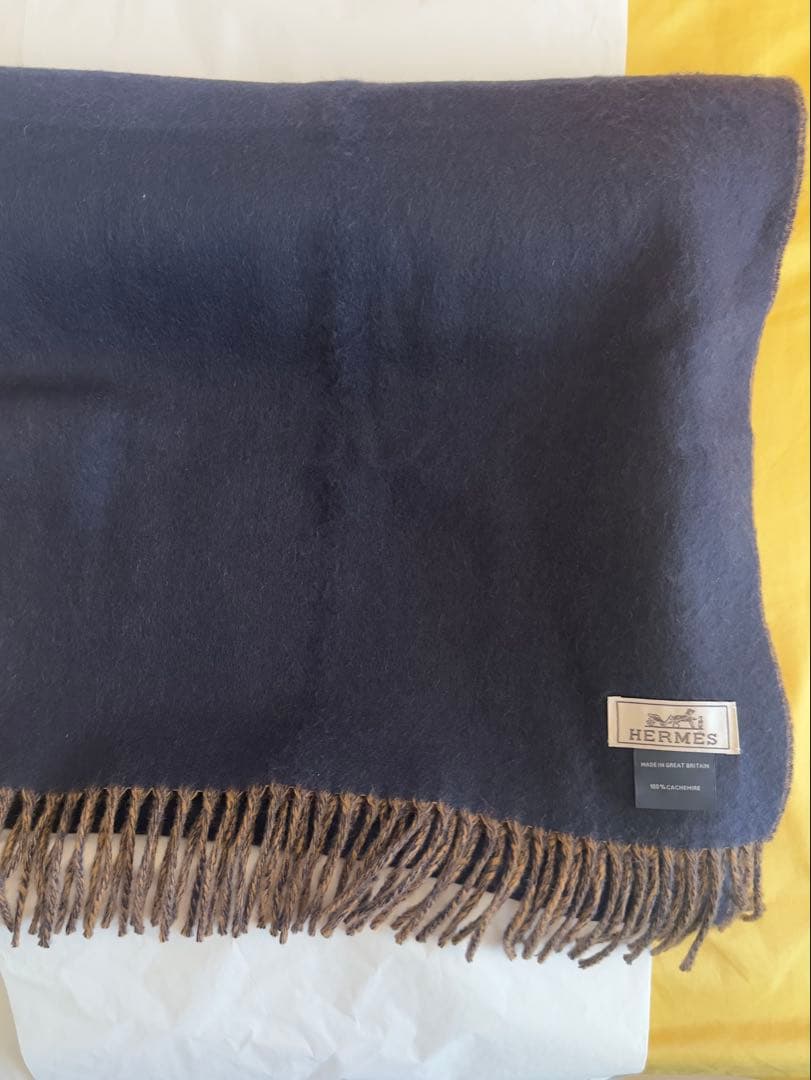 HERMÉS リバーシブルマフラー ネイビー/ブラウン 未使用品となります。