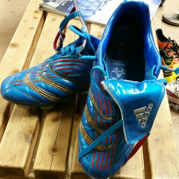 サッカースパイク　アブソリウト25.5