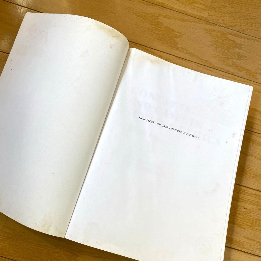 洋書 Concepts and Cases in Nursing Ethics