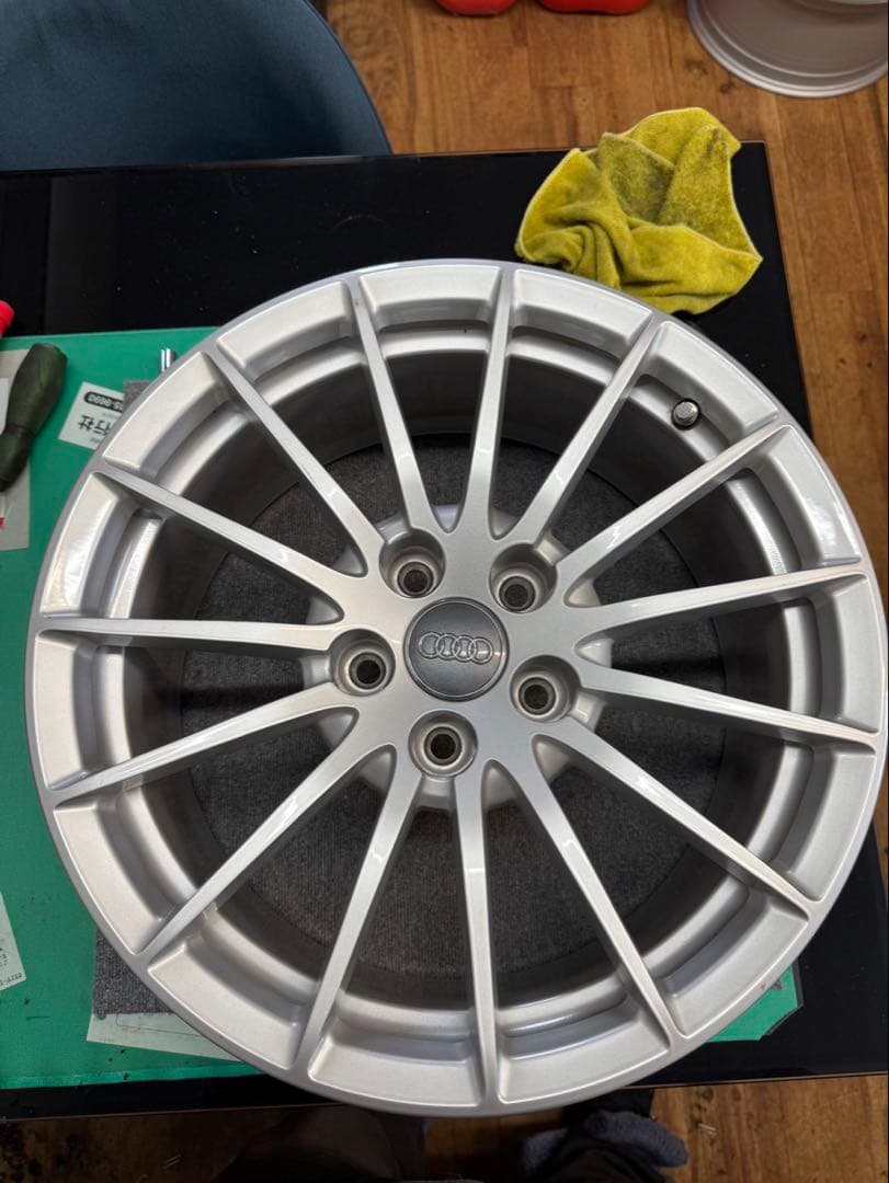 アウディ　Audi A4 A5 17インチ純正ホイール スポーク4本
