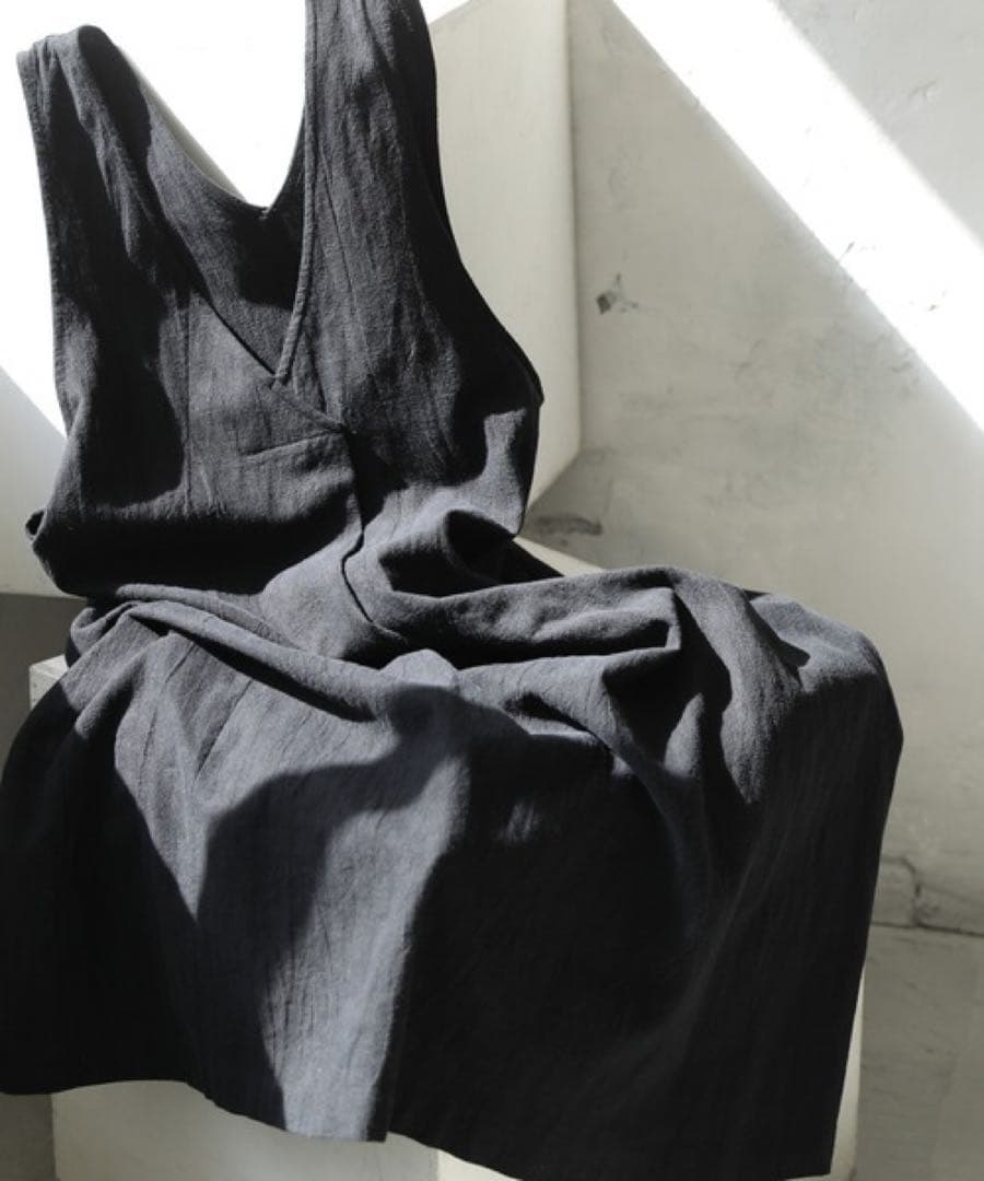 soulberry 新品　すっきり映えちゃう黒いワンピース