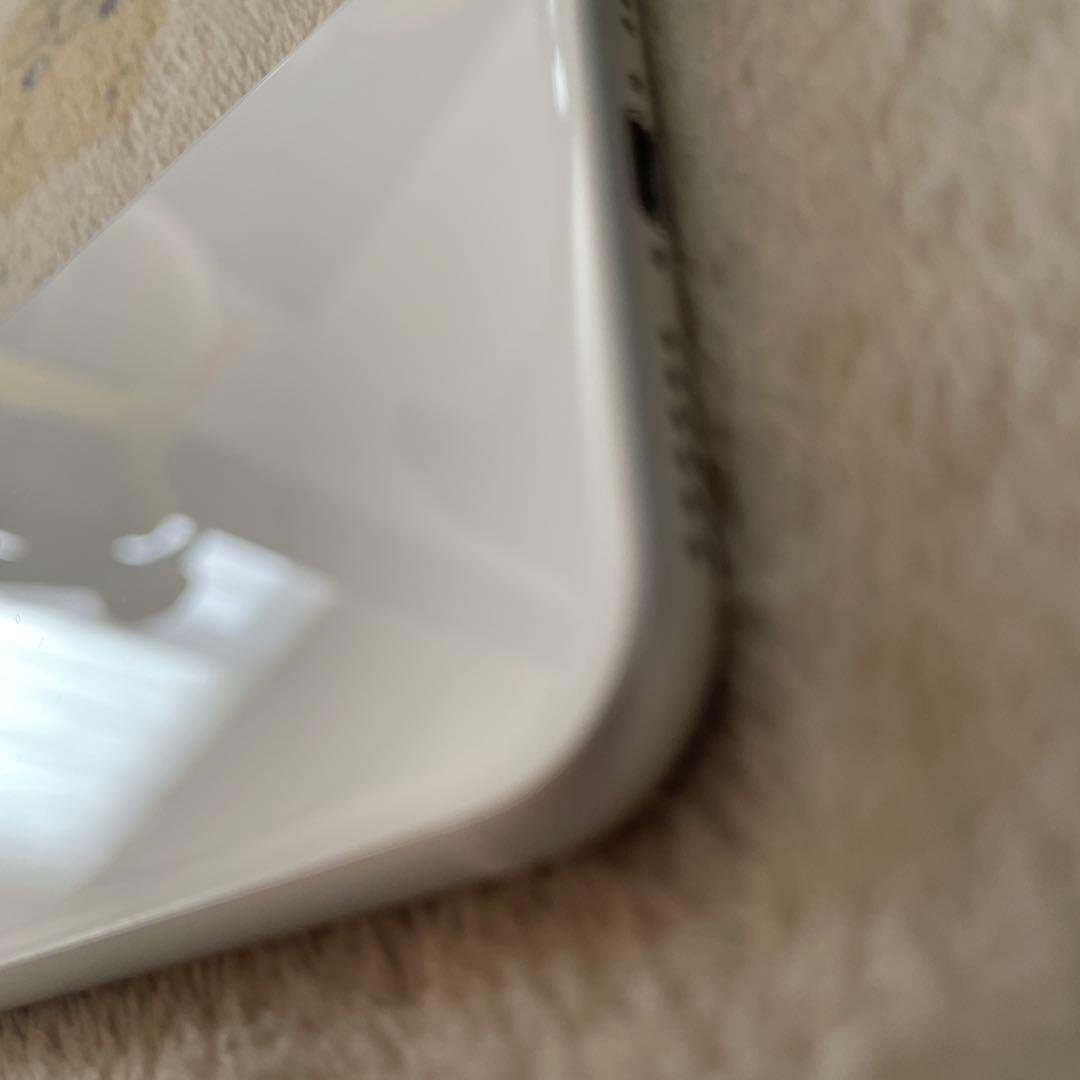 iPhone SE2 ホワイト 本体 SIMフリーバッテリー82%