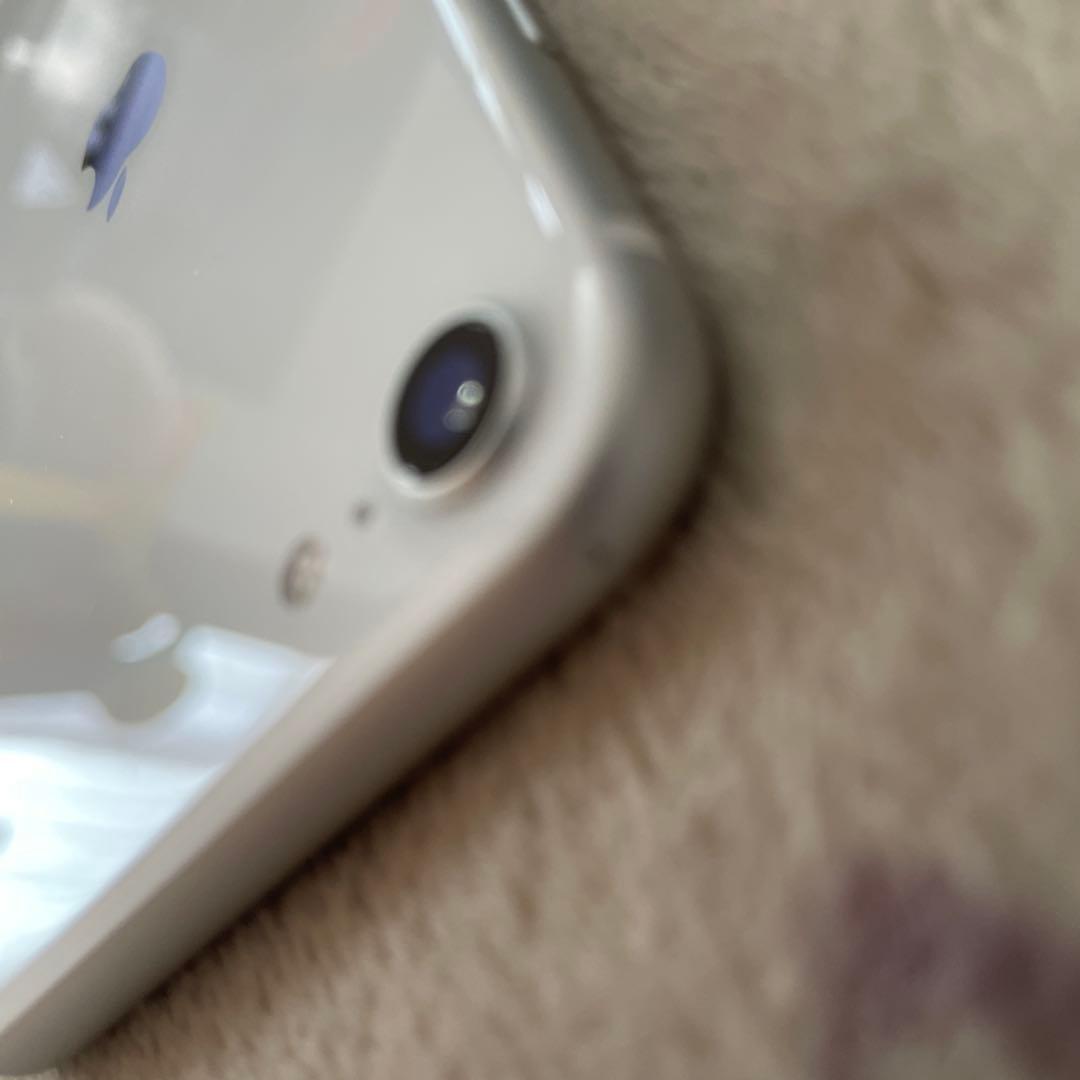 iPhone SE2 ホワイト 本体 SIMフリーバッテリー82%