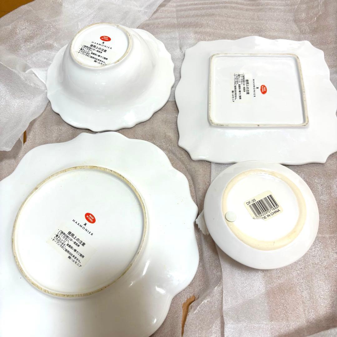 ハルモニア　ホワイトクラウンシリーズ王冠装飾付き白い皿4枚セット
