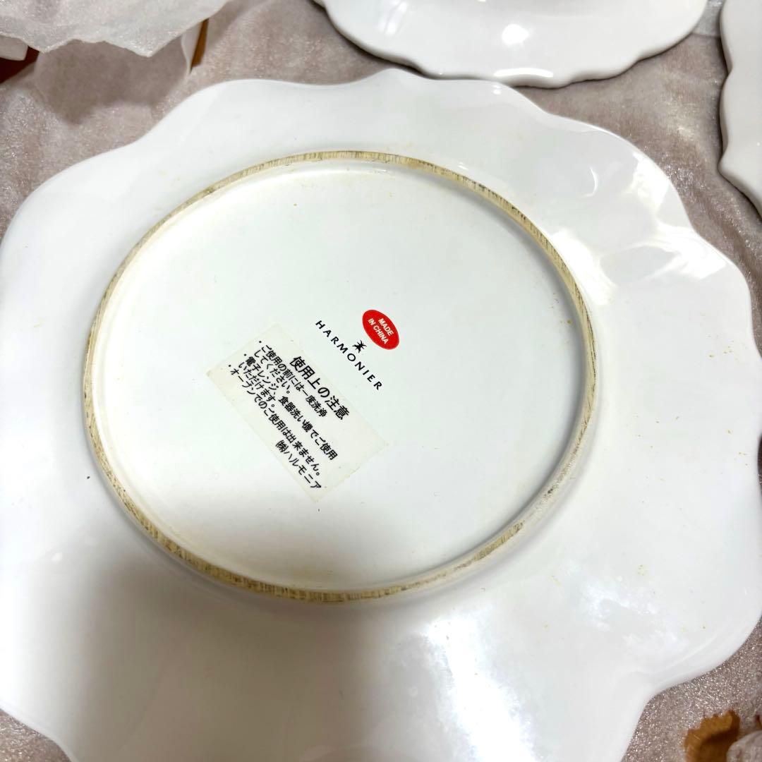 ハルモニア　ホワイトクラウンシリーズ王冠装飾付き白い皿4枚セット