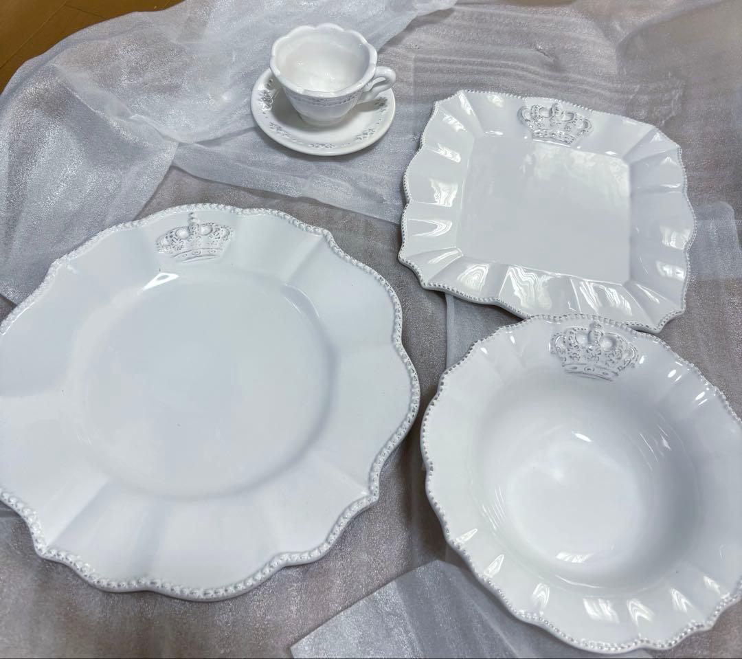 ハルモニア　ホワイトクラウンシリーズ王冠装飾付き白い皿4枚セット