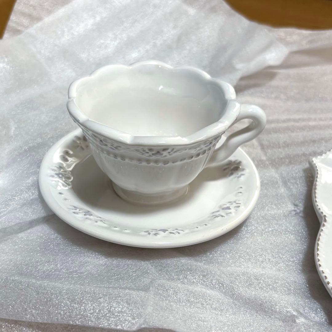 ハルモニア　ホワイトクラウンシリーズ王冠装飾付き白い皿4枚セット