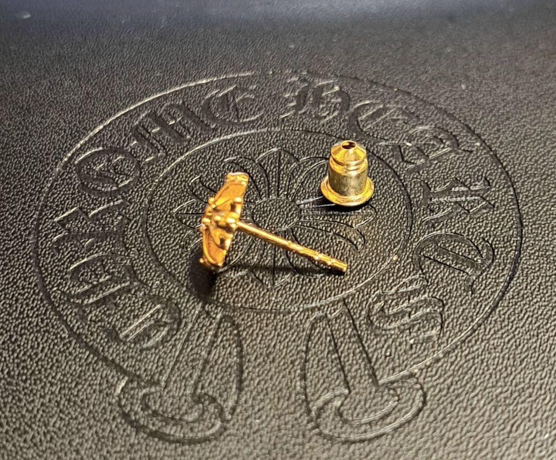 CHROME HEARTS CHプラス スタッド ピアス 22K パヴェ 片耳