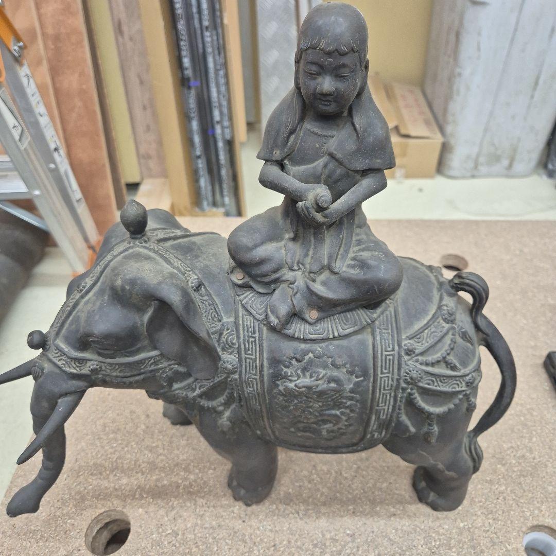 象に乗った人物像 金属製 彫刻 アンティーク 飾り レトロ