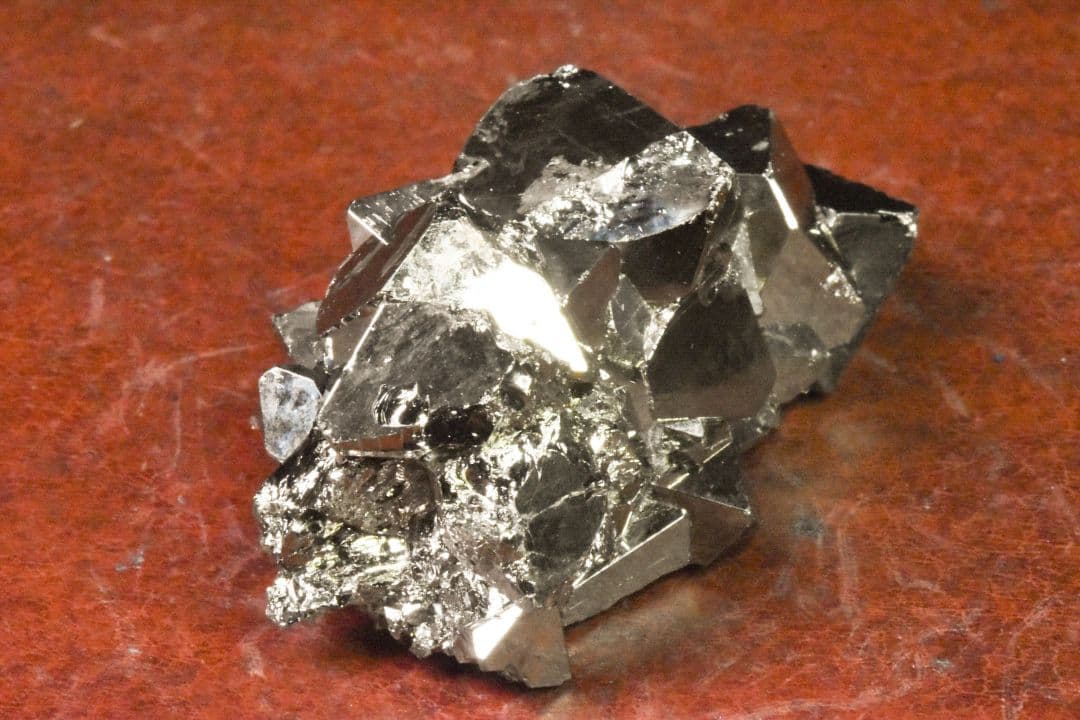 ペルー ワンサラ鉱山産 八面体パイライトS-01