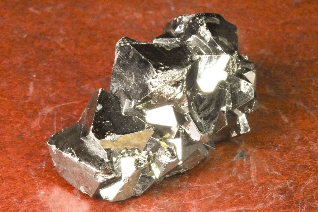 ペルー ワンサラ鉱山産 八面体パイライトS-01