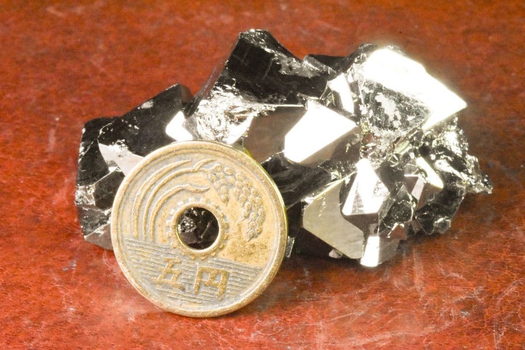 ペルー ワンサラ鉱山産 八面体パイライトS-01