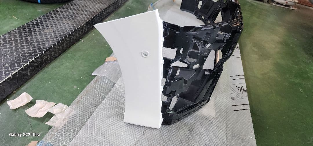 ヴェルファイア30後期純正フロントバンパー　カラー070　パールホワト