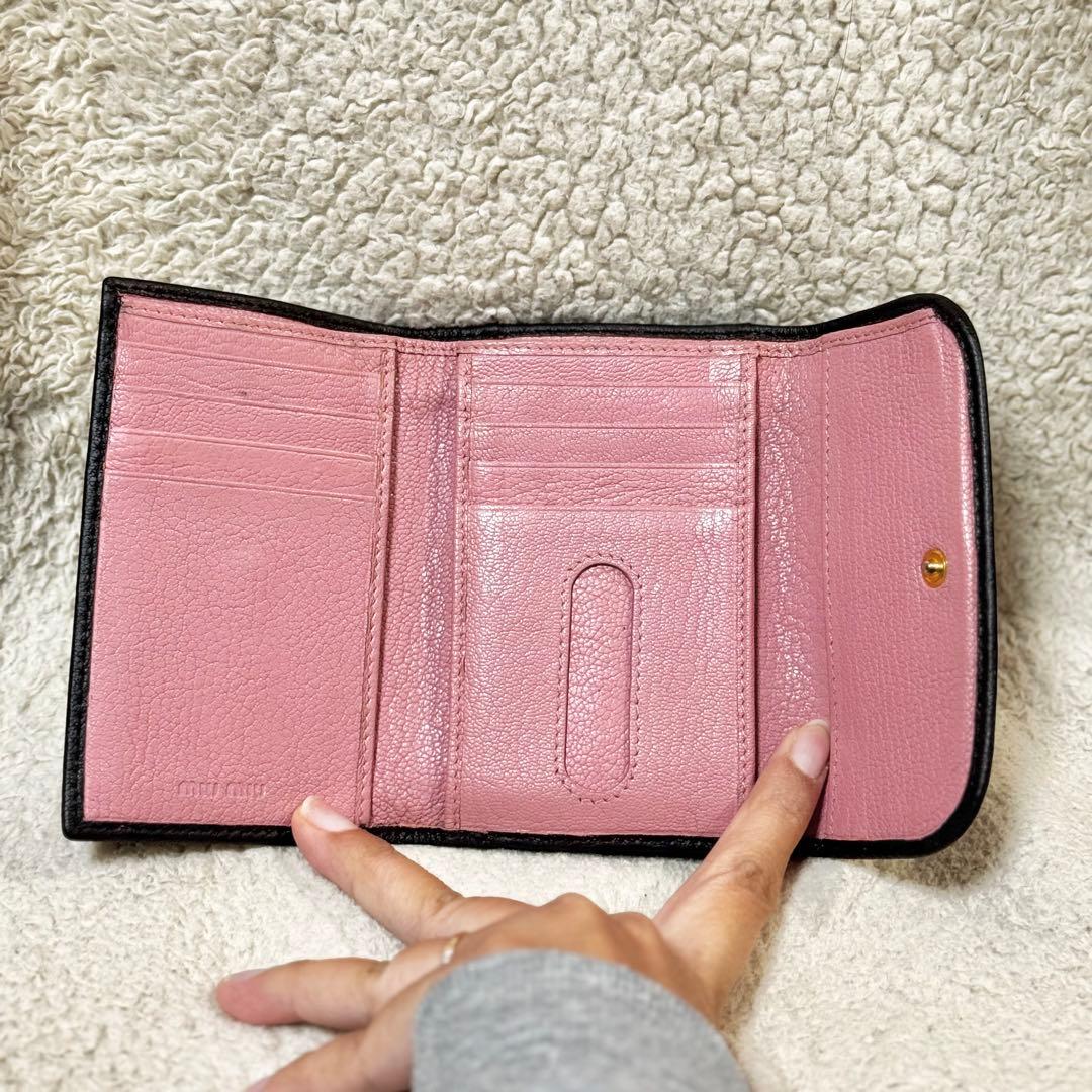 MIUMIU ミュウミュウ　二つ折り財布 Wホック　ゴールド金具