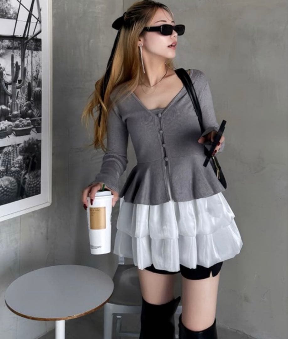 ドッキングペプラムニットアンサンブル　グレー