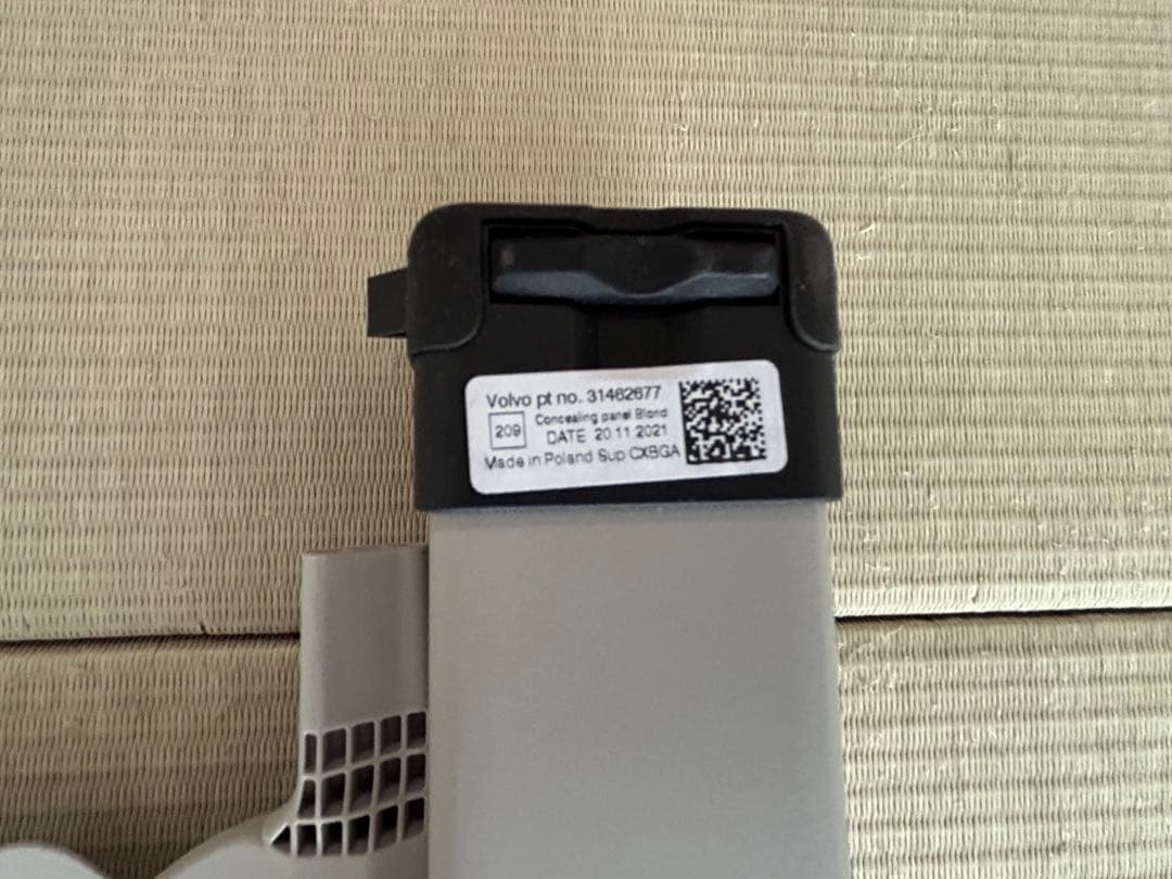 純正　ボルボ　V60 ラゲッジカバー