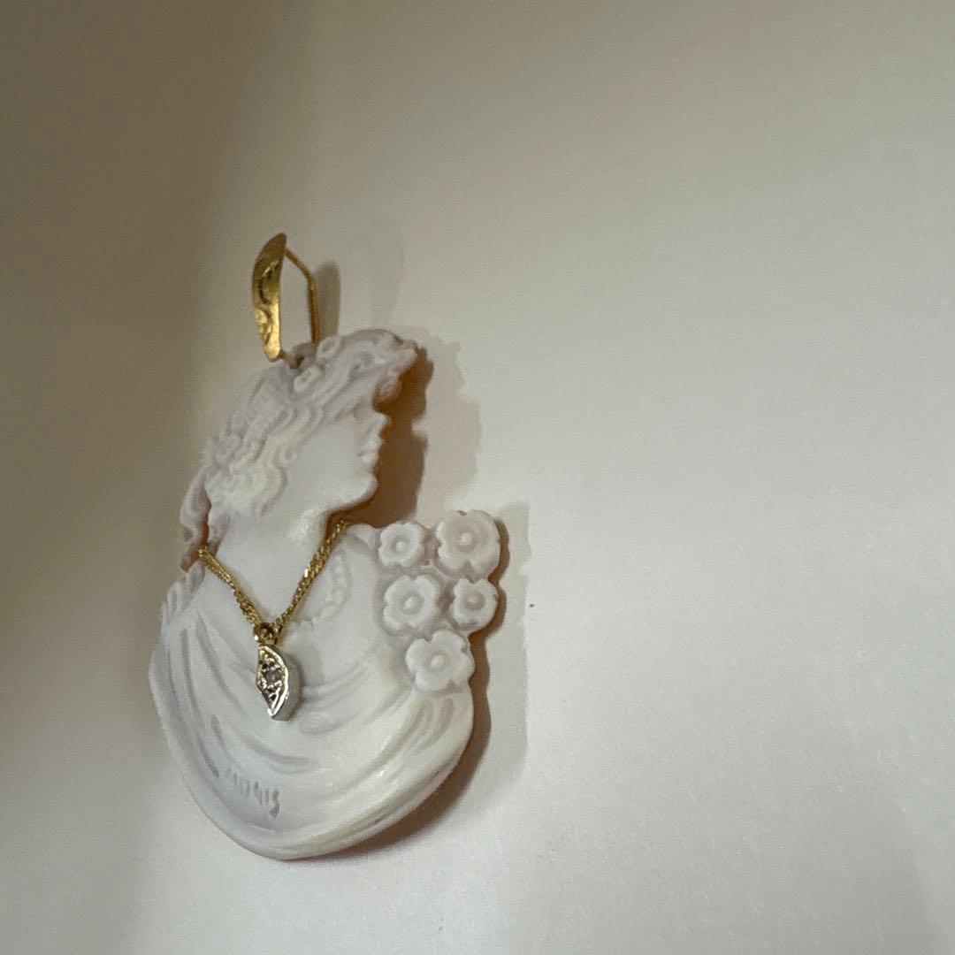 作家品　Ｋ１８　ＰＴ９００　シェルカメオ　ダイヤモンド付き　ペンダント