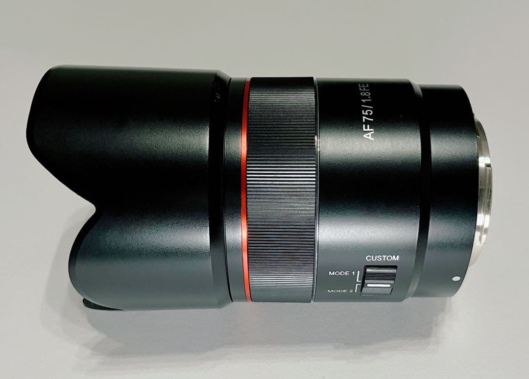 Samyang 75mm F1.8 AF 付属品一式