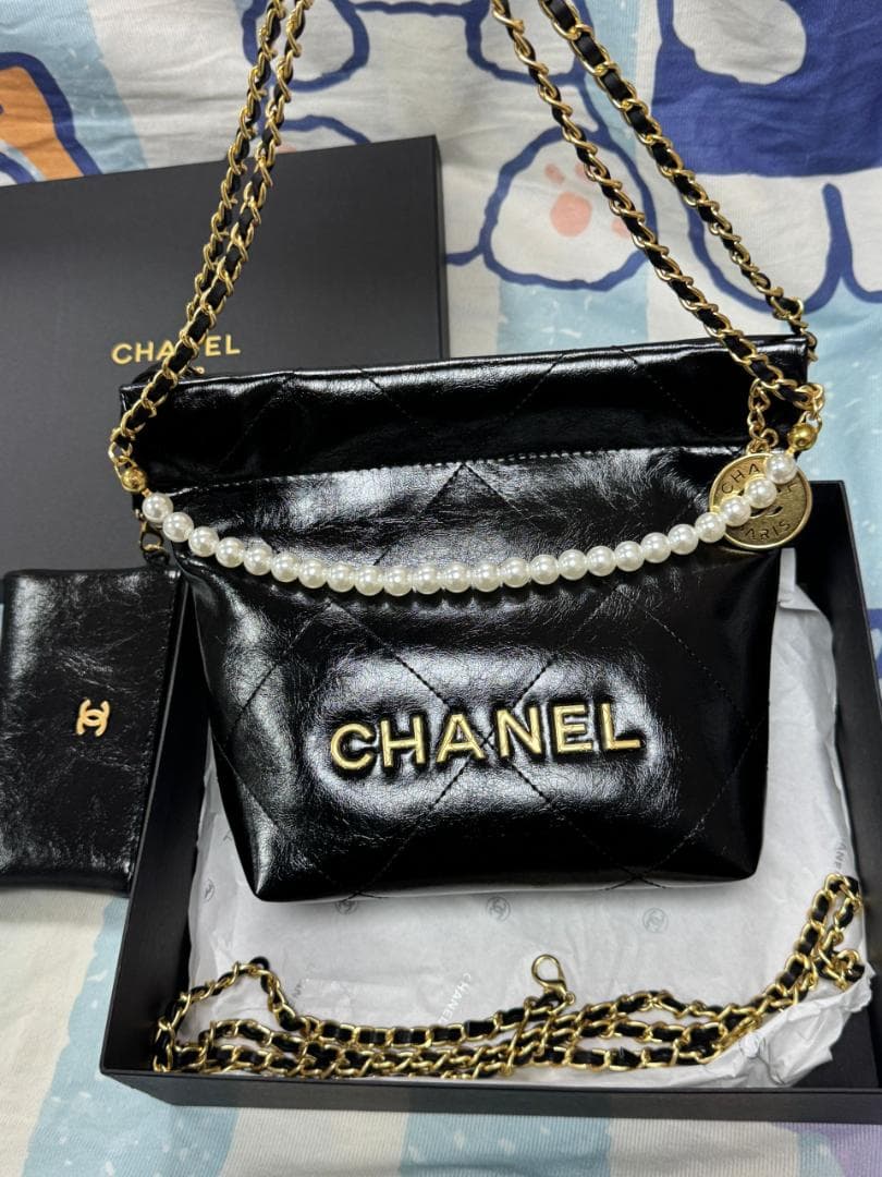 希少✨ 状態良好 ブラック cHaNeL✨サコッシュ パール付き
