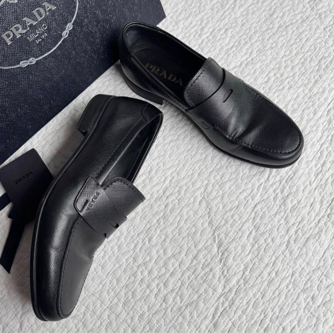 美品 高級 PRADA サフィアーノ ローファー ロゴ黒 レザー 25.5cm