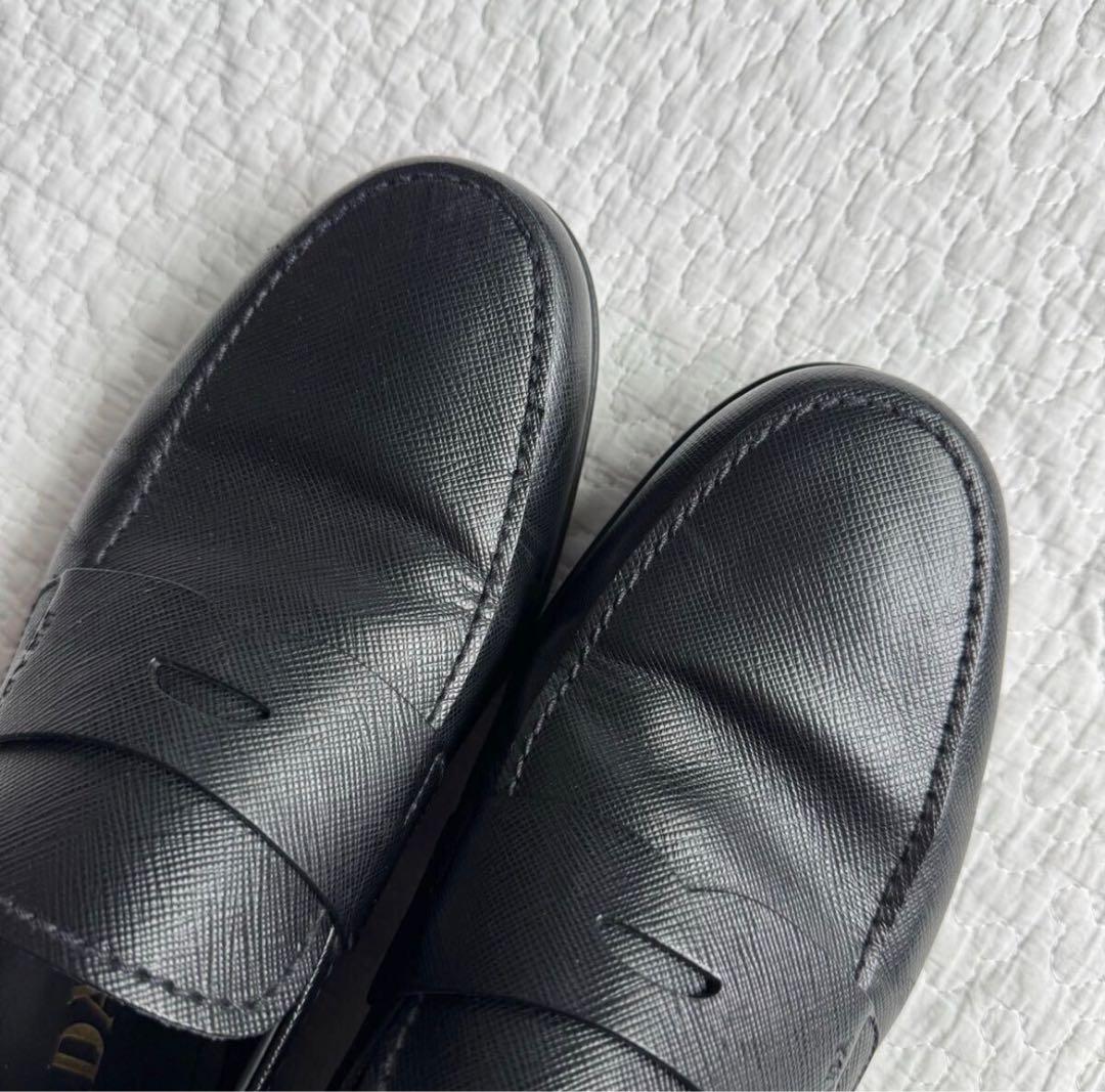 美品 高級 PRADA サフィアーノ ローファー ロゴ黒 レザー 25.5cm